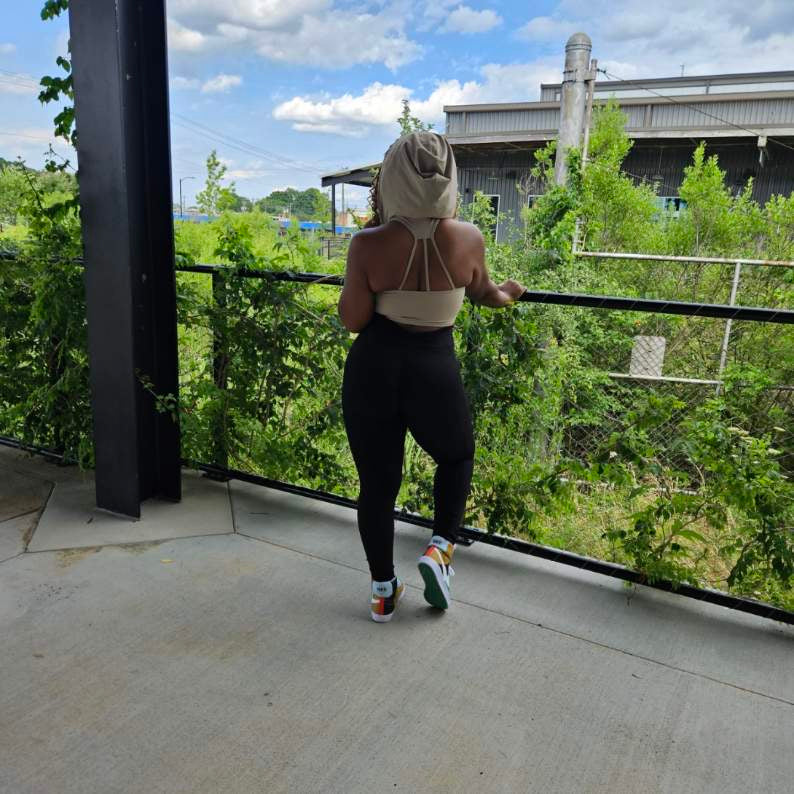 CROP HOODIE SPORTS BRA